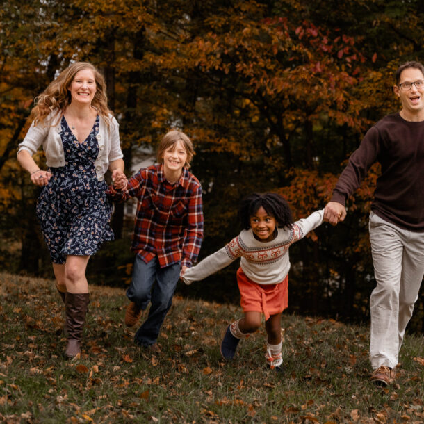 Fall family portrait in Woodbridge, Virginia.