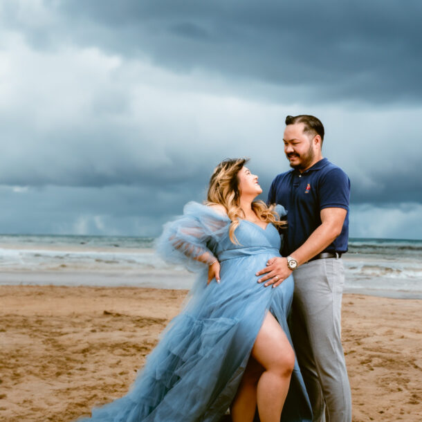 Maternity photoshoot at the beach.